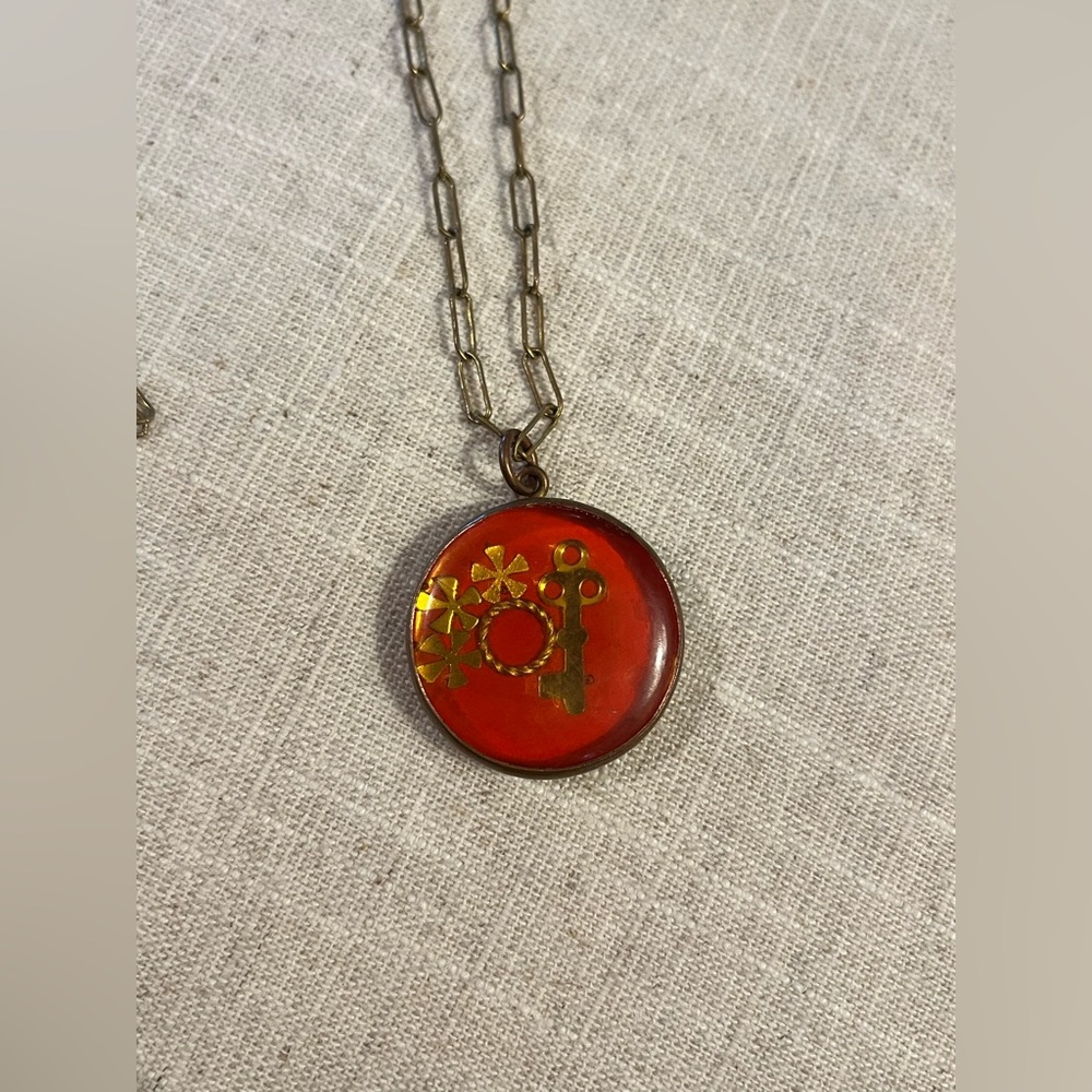 Vintage 1970s Lucite Red Pendant Necklace Key Floral Embedded Retro Boho - Picture 3 of 6